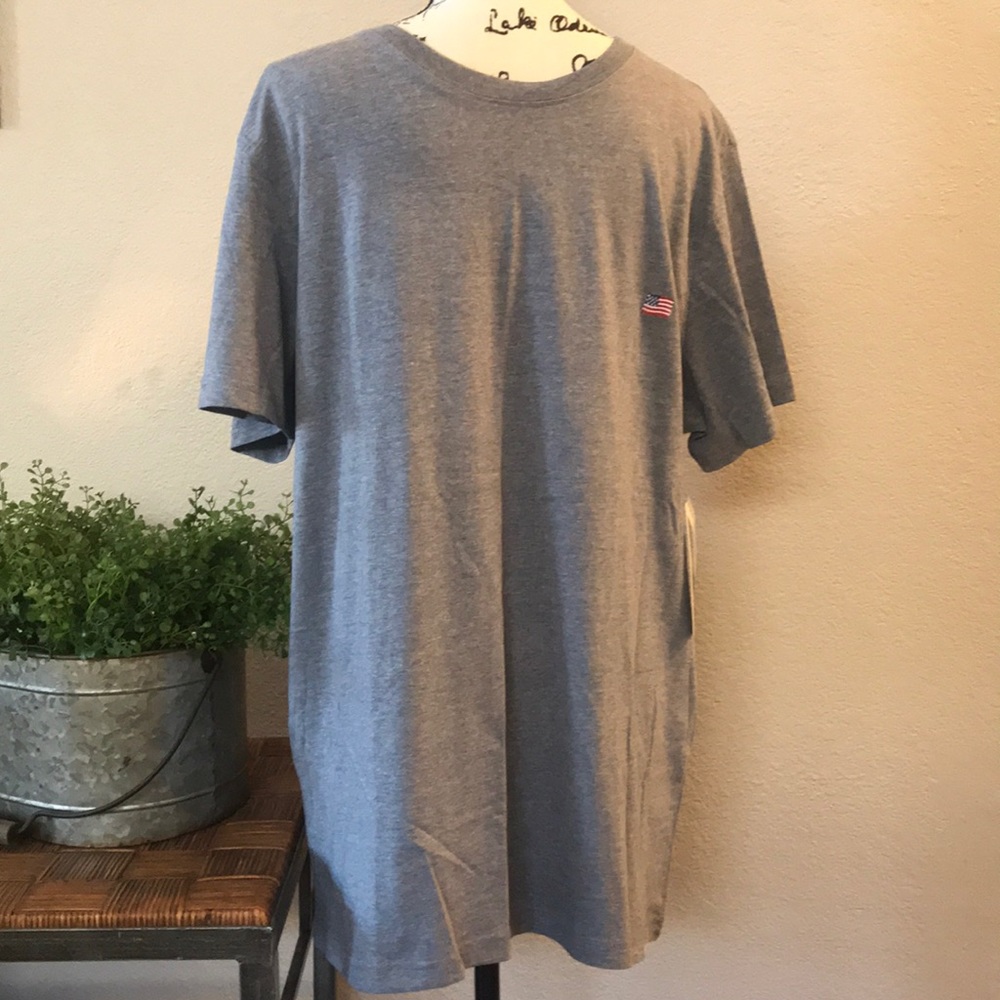 ⬇️ NWT - Men’s T-Shirt w/Embroidered American Flag